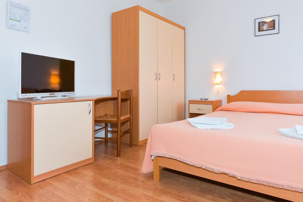 Apartments Adria Біоград-на-Мору Номер фото