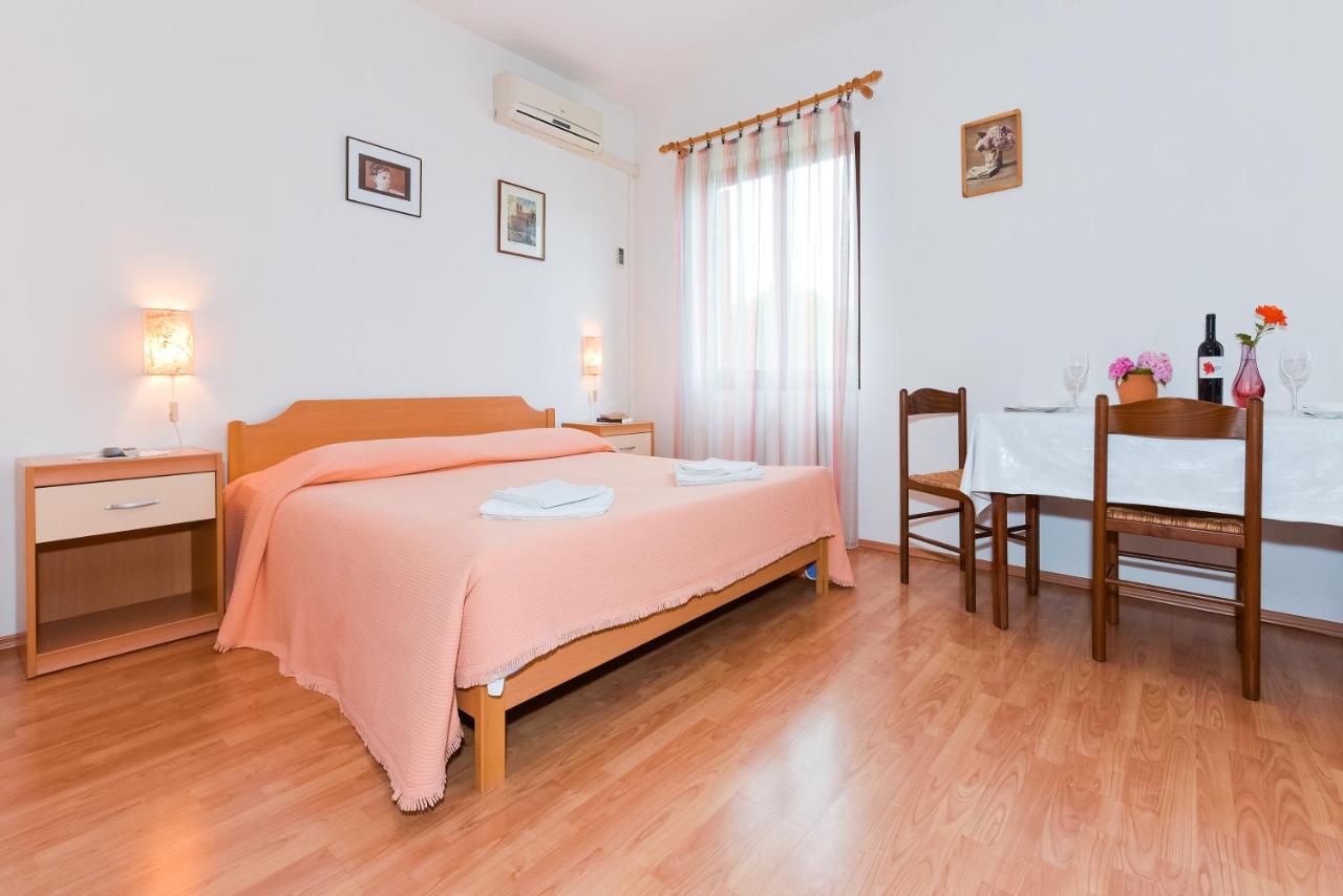Apartments Adria Біоград-на-Мору Номер фото